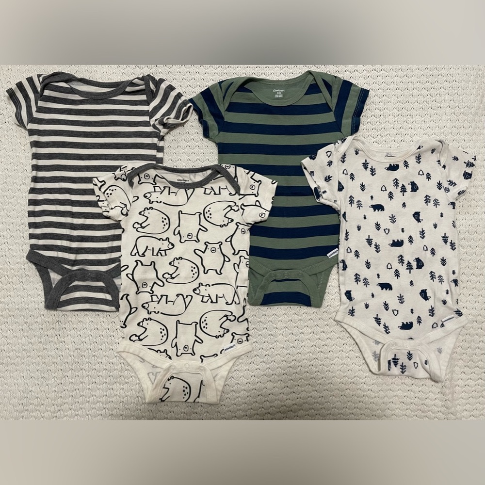 4 Gerber short sleeve boy onesies (bodysuits)